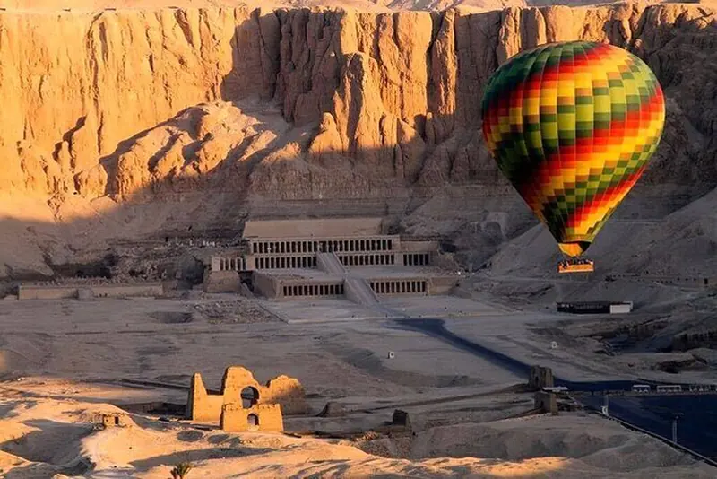 A balloon passing the Temple of Hatshepsut